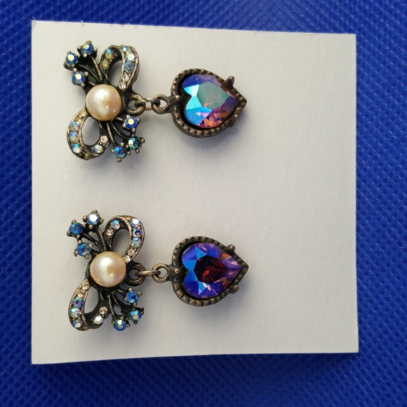 Banana Bob Crystal Bow Earrings - Picture 2 of 4